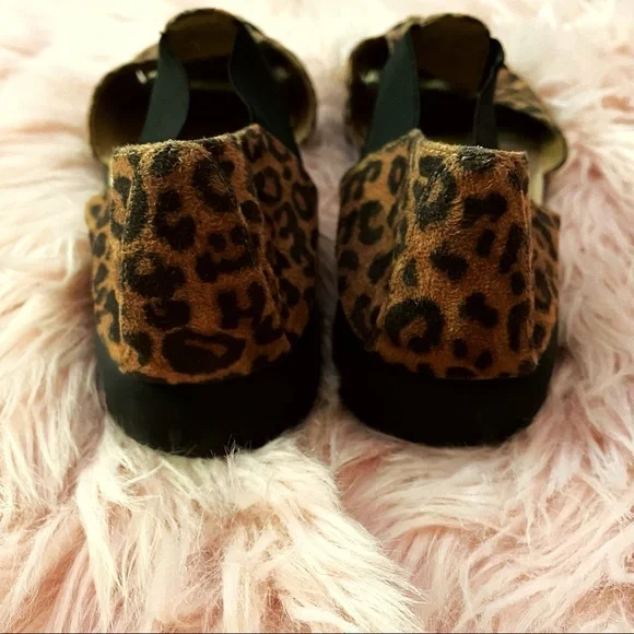 Vintage Leopard Elastic Sandals 🐆 - Picture 3 of 5